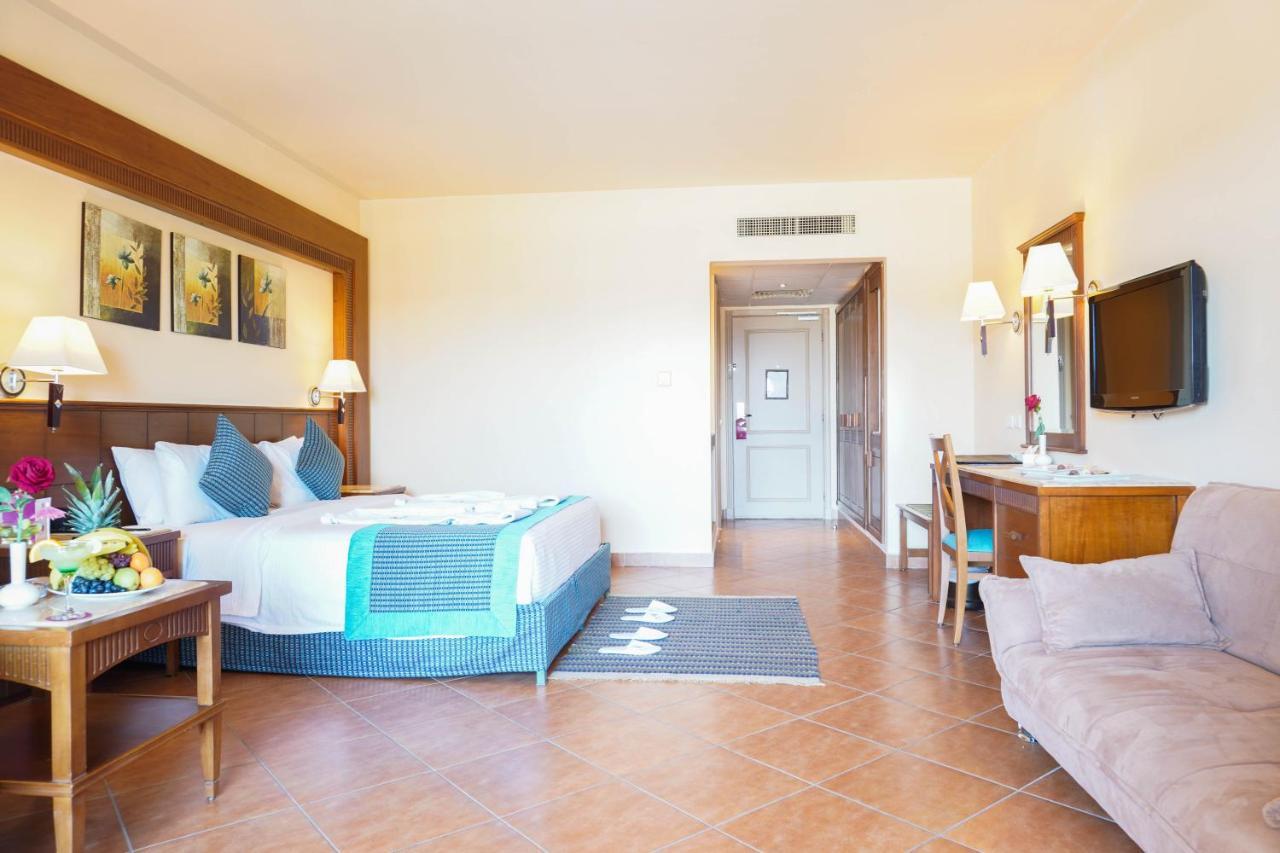 Charmillion Club Aquapark Hotel Sharm El Sheikk Exterior foto A room at the Hilton Sharm El Sheikh
