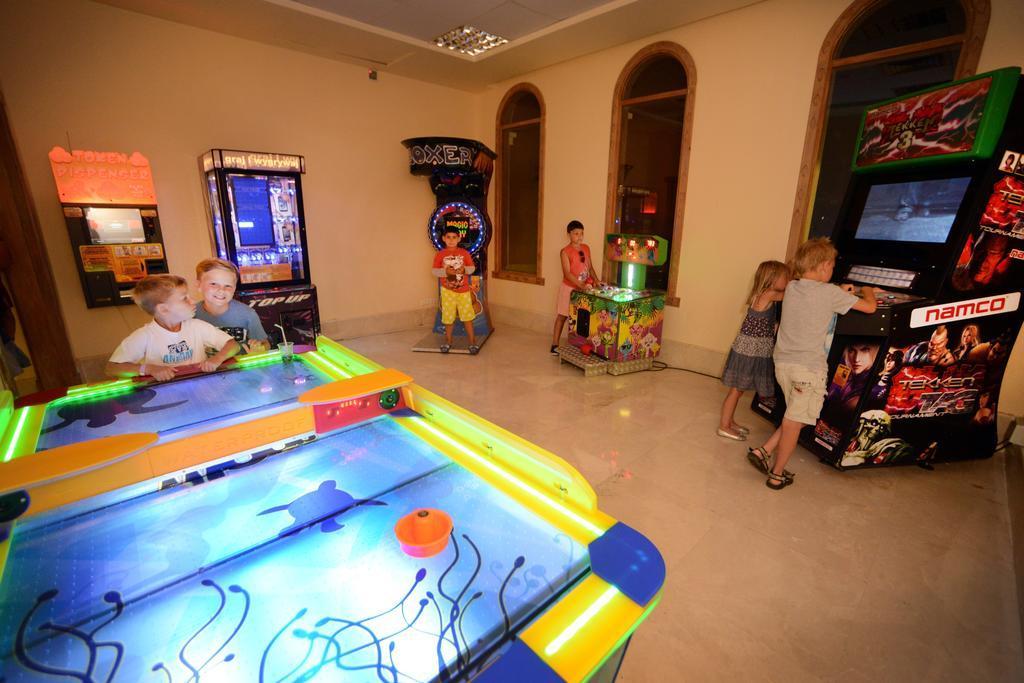 Charmillion Club Aquapark Hotel Sharm El Sheikk Exterior foto Air hockey table