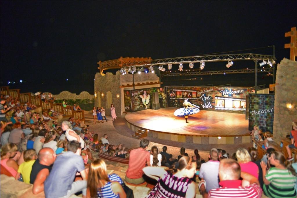 Charmillion Club Aquapark Hotel Sharm El Sheikk Exterior foto The amphitheater at the resort