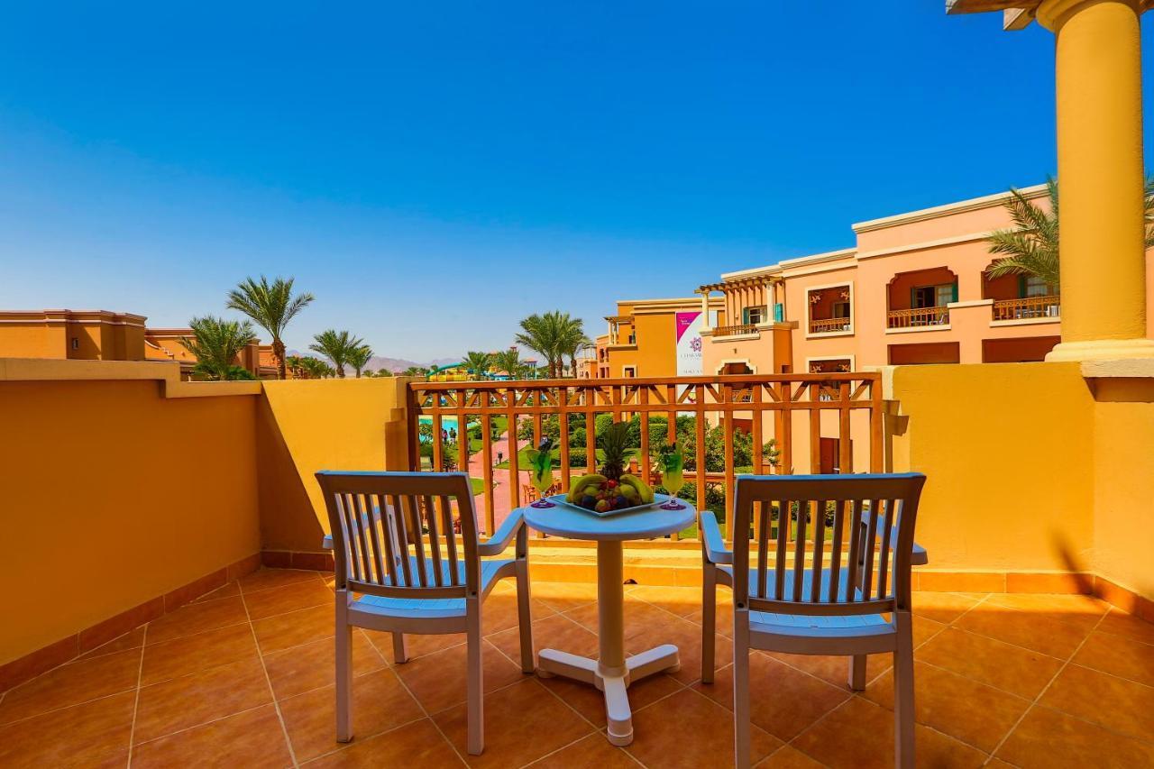 Charmillion Club Aquapark Hotel Sharm El Sheikk Exterior foto A balcony in a hotel